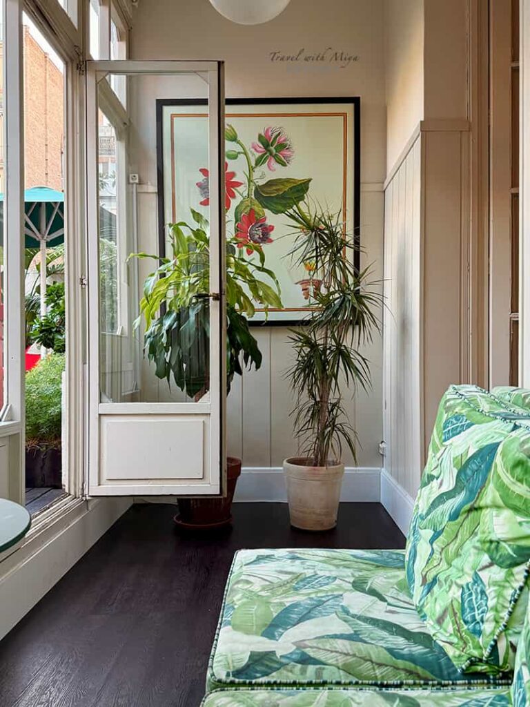 Praktik Garden 室內陽台空間牆邊綠值和牆上植物畫作