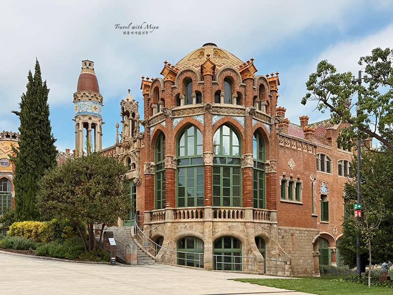 聖十字聖保羅醫院建築與周圍綠樹