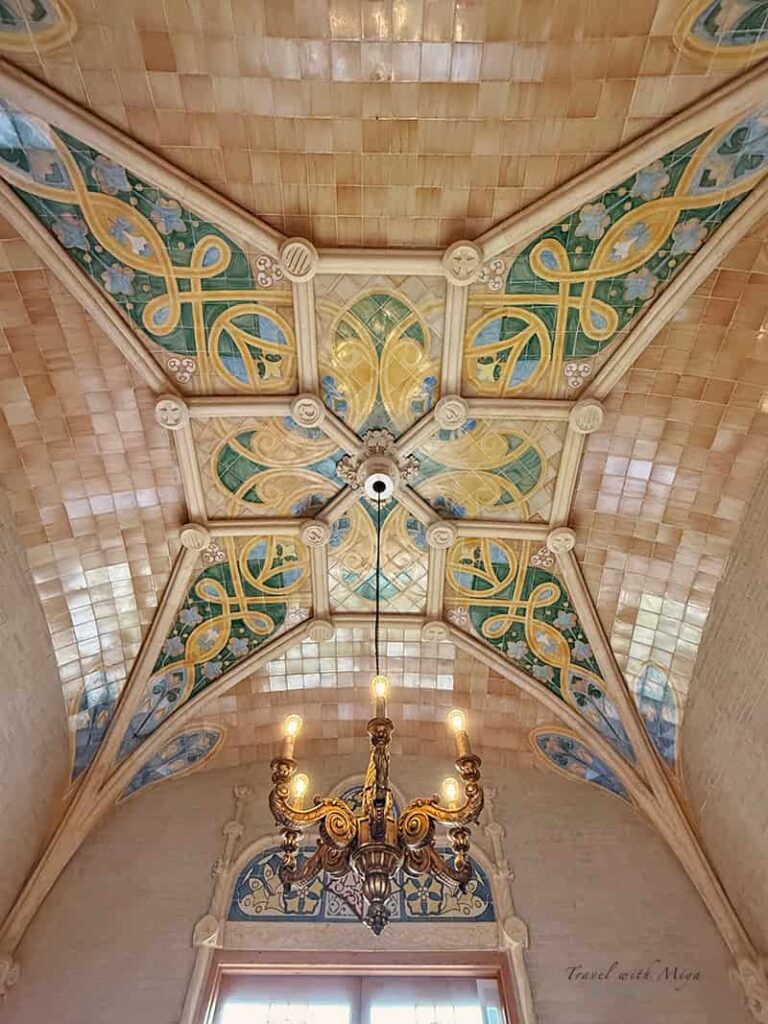 聖十字聖保羅醫院-行政廳房間拱頂的馬賽克裝飾