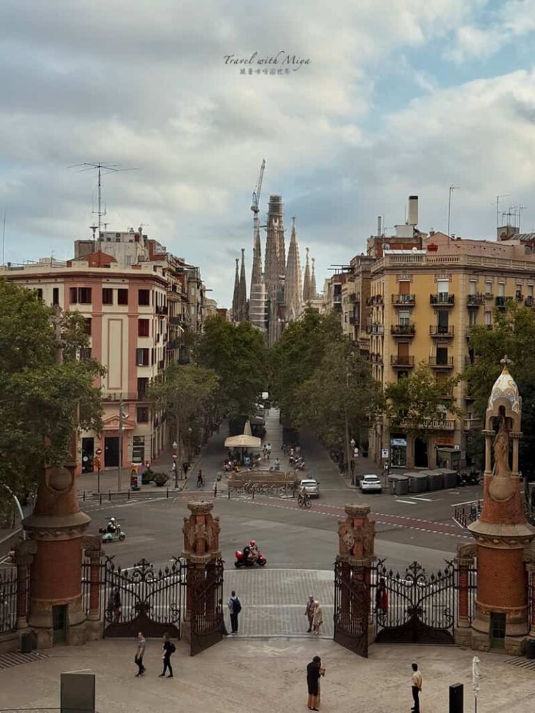 聖十字聖保羅醫院-行政廳二樓窗外的聖家堂