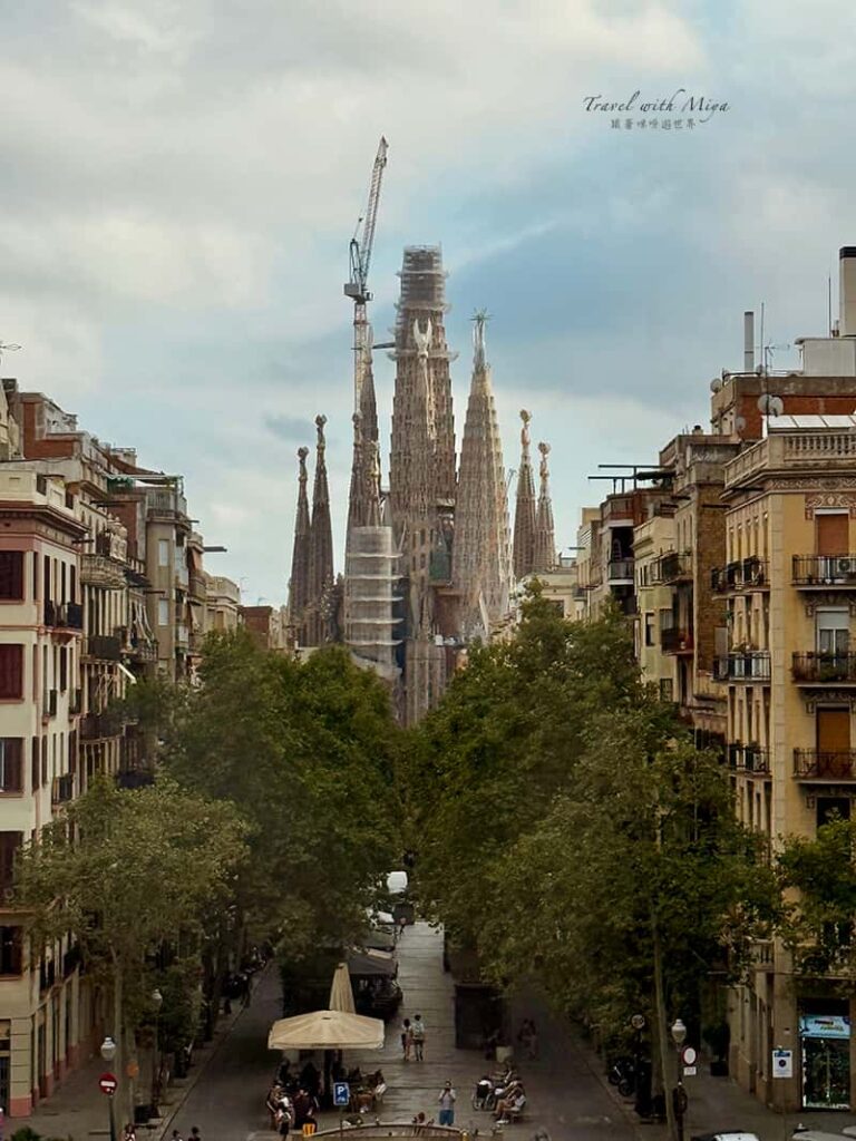 聖十字聖保羅醫院-行政廳二樓窗外的聖家堂近拍