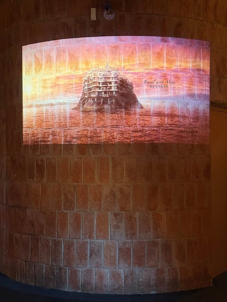 巴塞隆納米拉之家 Casa Milà:閣樓展示的動畫畫面