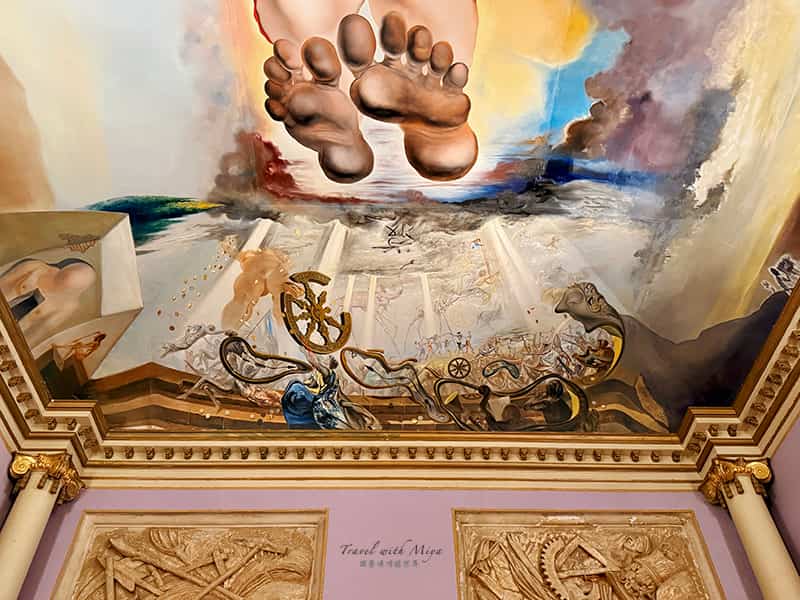 達利戲劇博物館風之宮 Palau del Vent 天花板畫作戰爭場面與腳掌