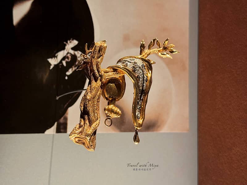 達利戲劇博物館-珠寶館Dalí Joies 軟掉的時鐘珠寶實體