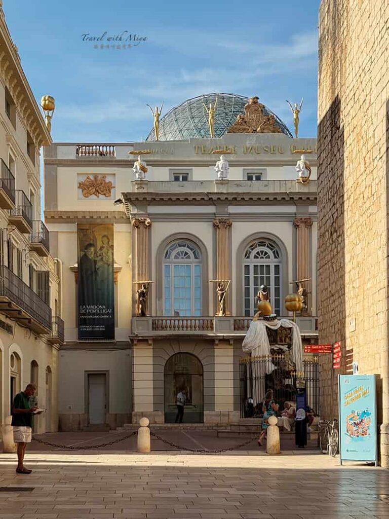 達利戲劇博物館主入口建築:舊劇院新古典主義牆面&玻璃圓頂