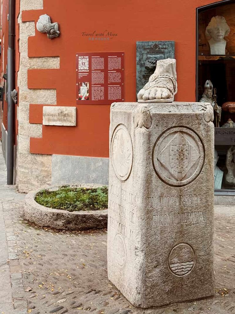 赫羅納守護聖人聖納西斯的腳雕像