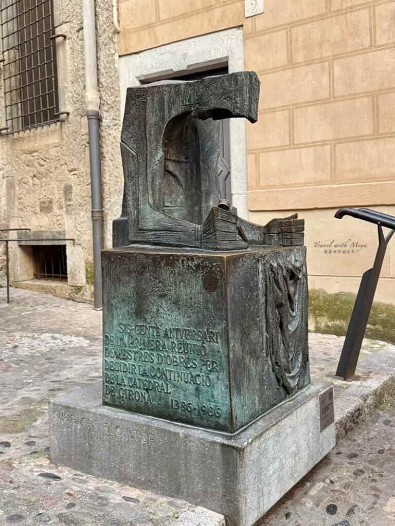 赫羅納建築大師紀念碑