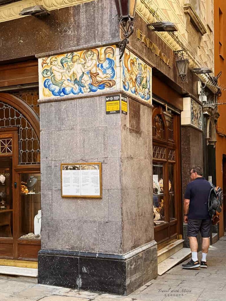 赫羅納加泰隆尼亞建築遺產上的馬賽克鑲嵌畫