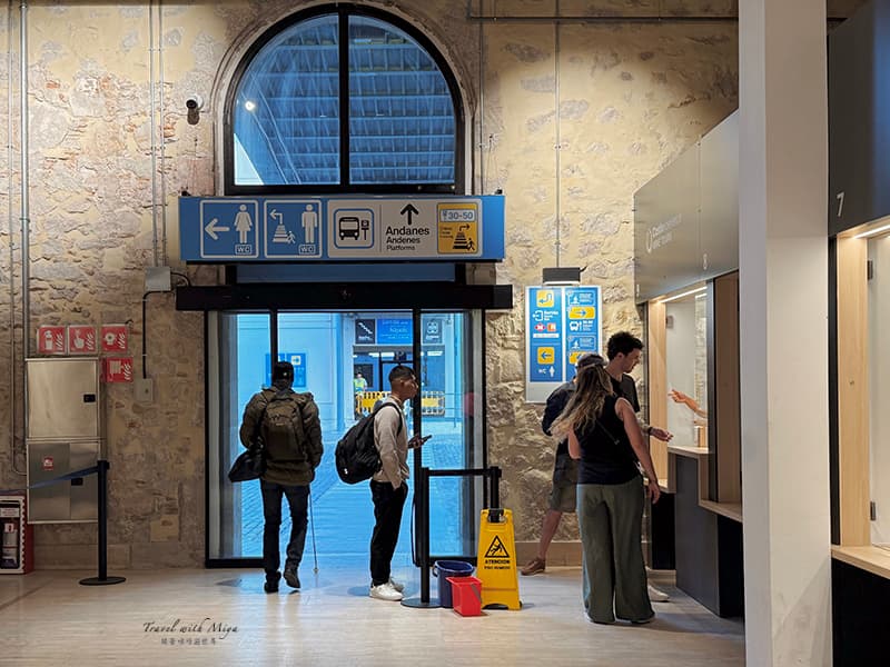 巴塞隆納北巴士站Barcelona North Station
通往搭車月台