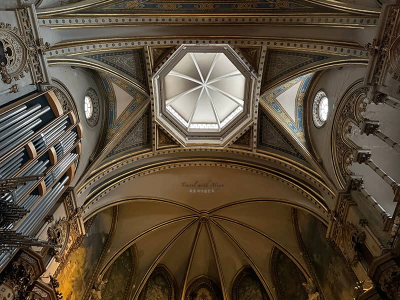 蒙塞拉特修道院教堂內部天花板
