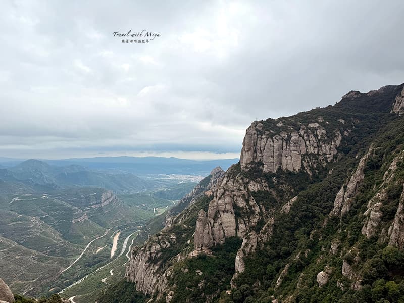 蒙塞拉特山十字架全景觀景台右方低窪綠景