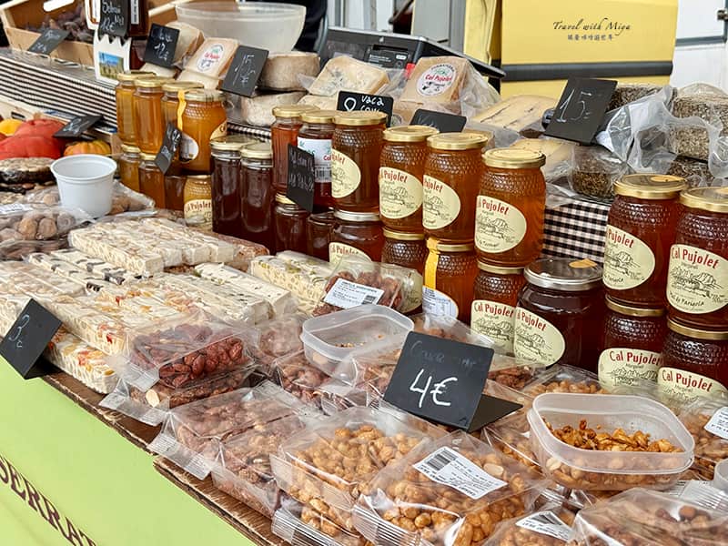 塞拉特修道院外道路路旁農夫市集攤販