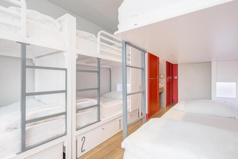 Generator Barcelona 背包房