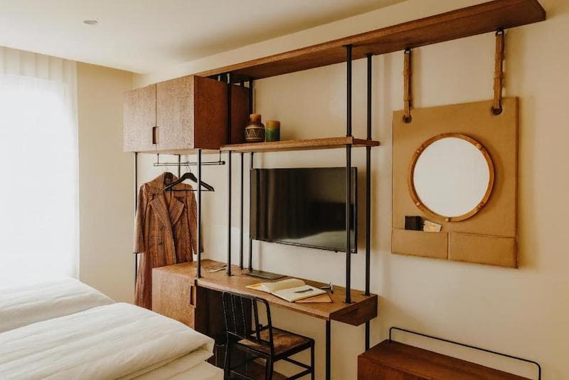 巴塞隆納Hotel Casa Luz 電視和書桌