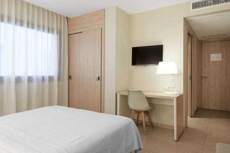 擴展區 Eixample Hotel Omnium 雙人房床椅