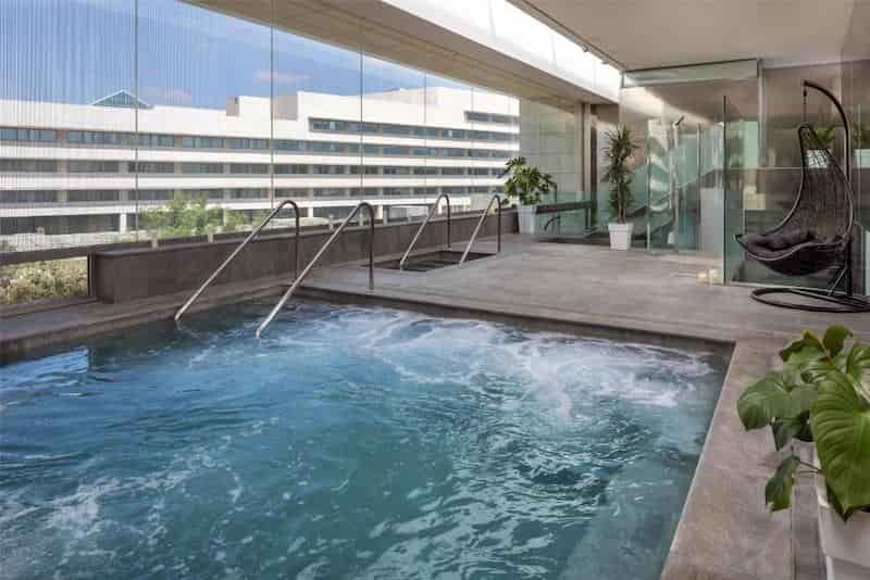 NH Collection Barcelona Constanza 空中泳池