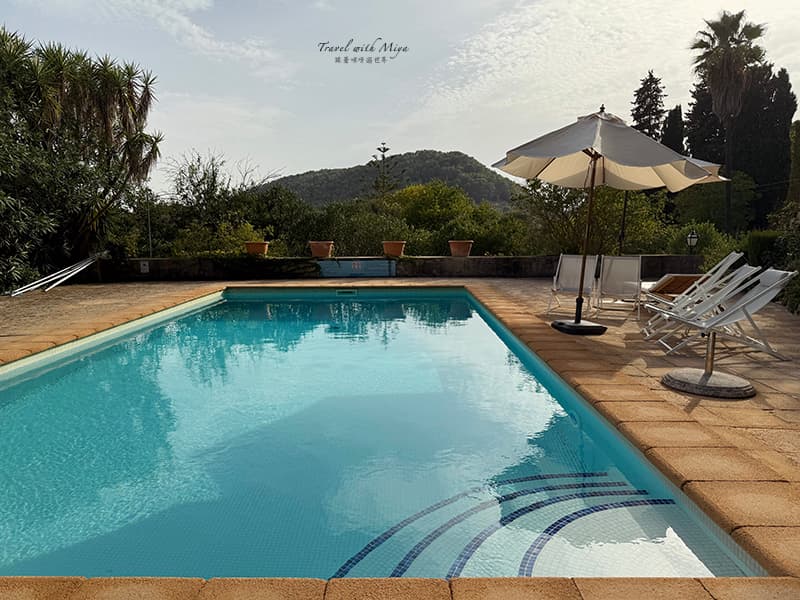 馬略卡島住宿Fangar Agroturismo 戶外泳池和山景