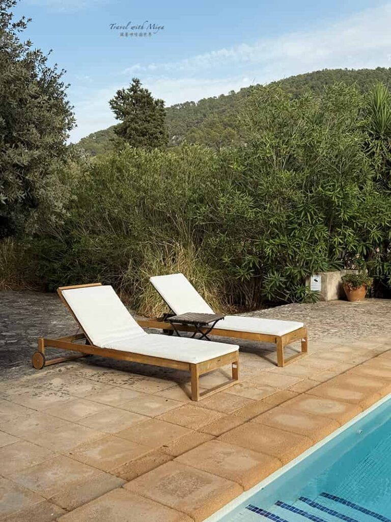 馬略卡島住宿Fangar Agroturismo 泳池旁躺椅