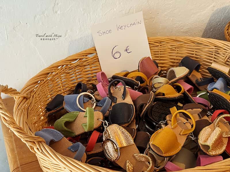 馬略卡島住宿Fangar Agroturismo 誠實商店的鞋子鑰匙圈