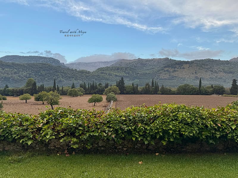 馬略卡島住宿Fangar Agroturismo 旁的山脈田園景