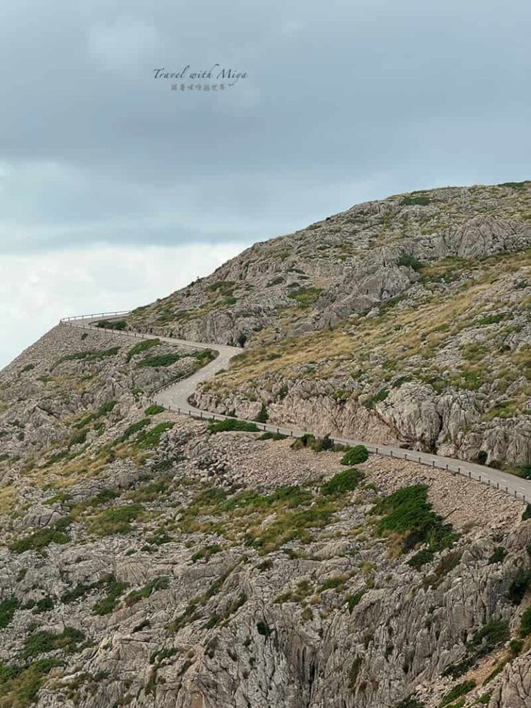 福門托爾海角 Far de Formentor 崎嶇山景與蜿蜒公路近拍
