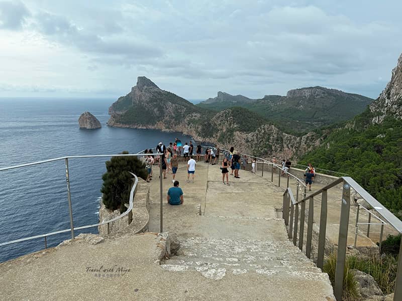 觀景台 Mirador des Colomer 階梯盡頭與山景