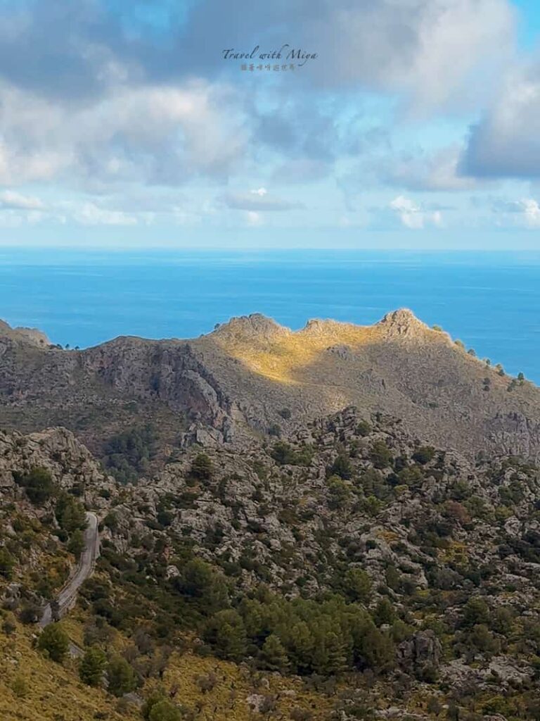 特拉蒙塔納山脈Serra de Tramuntana和光線