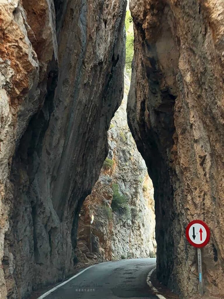 Sa Calobra 峭壁縫隙道路