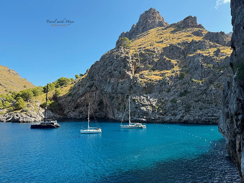 Sa Calobra 綠松石海水和帆船