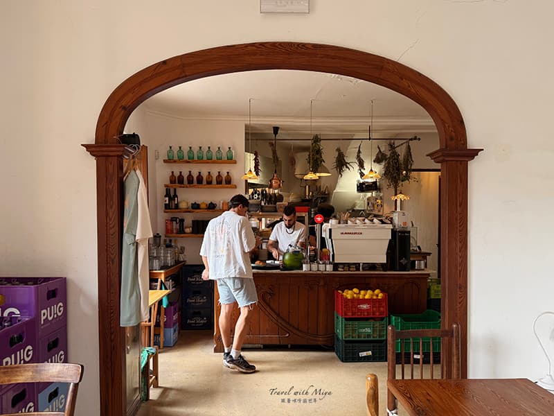 法德摩薩 Valldemossa 咖啡廳Barbaflorida cafè 料理台