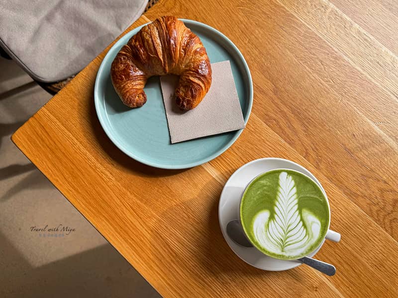 可頌和抹茶拿鐵