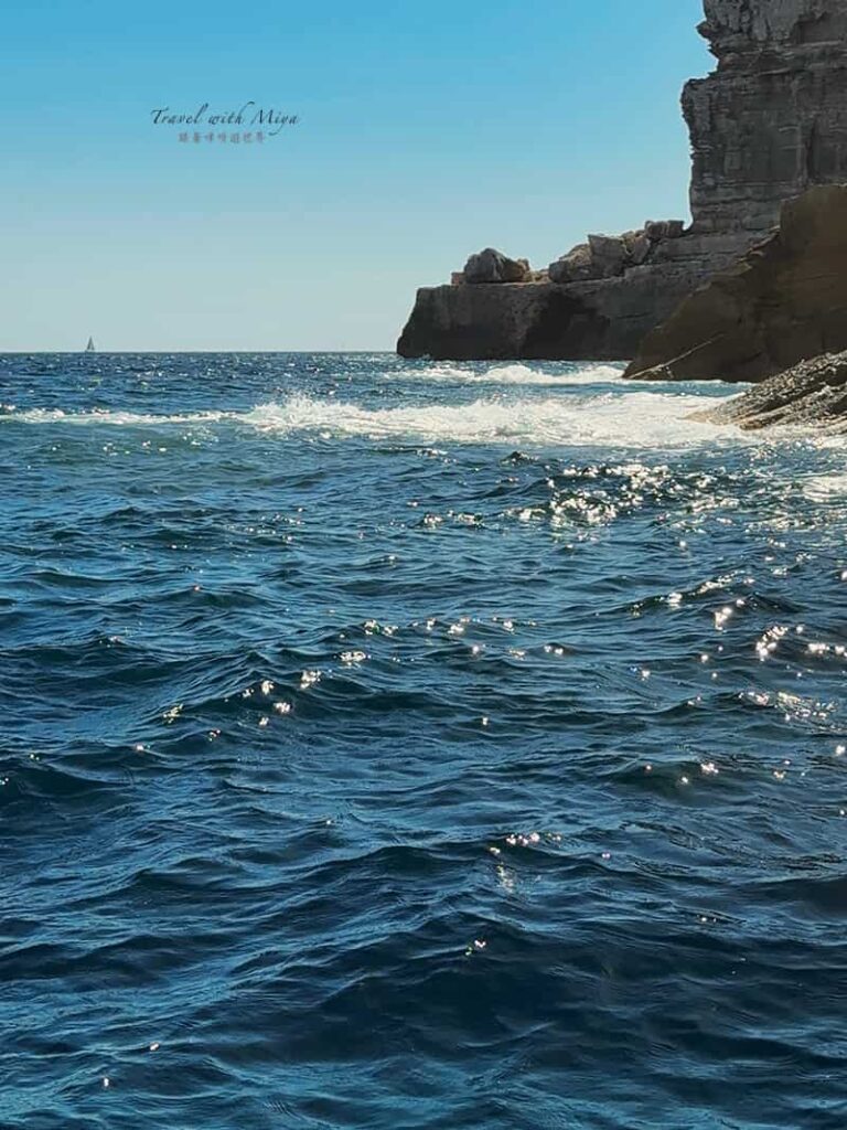 海岸與波光粼粼