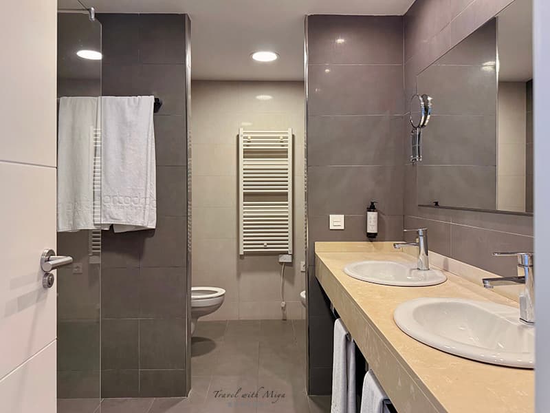 Portodrach Aparthotel 雙面盆