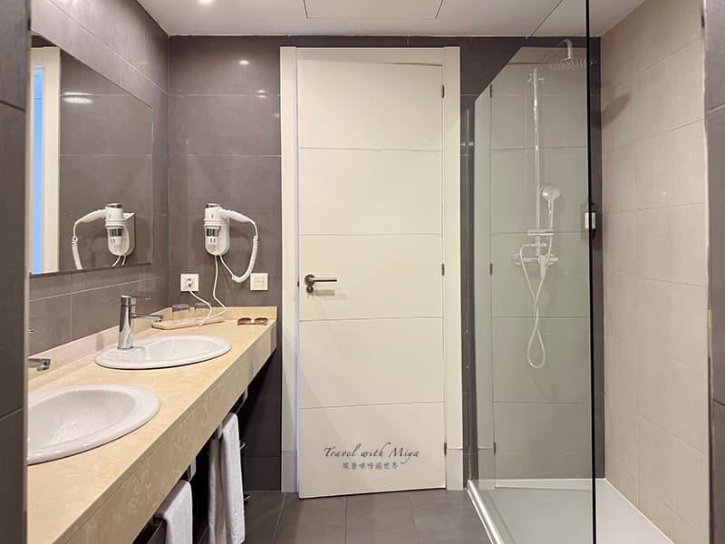 Portodrach Aparthotel 淋浴間