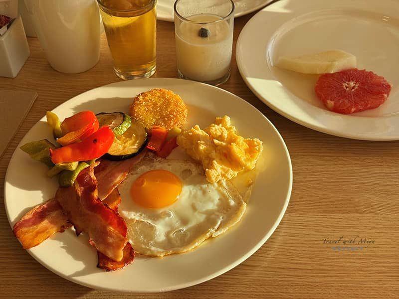 餐盤上的熟食料理