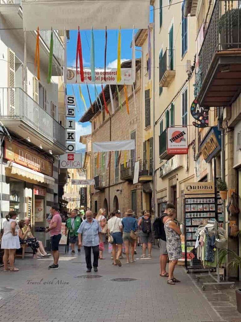 索列爾 Sóller 大街 Carrer de sa Lluna 兩旁小商店