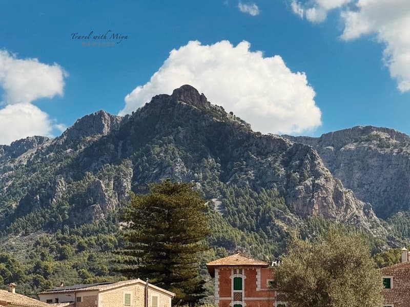 索列爾 Sóller 外圍看到的特拉蒙塔納山脈景觀