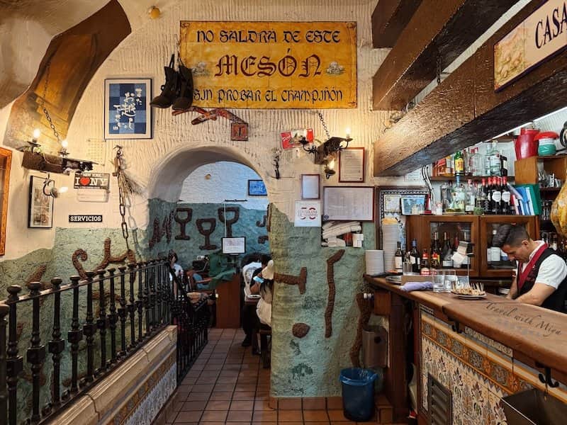Mesón del Champiñón 烤蘑菇餐廳內部