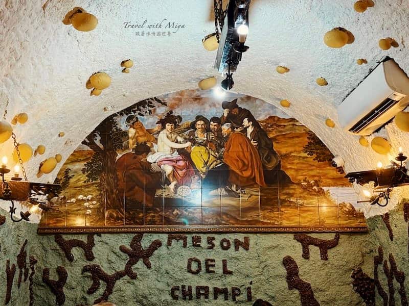 Mesón del Champiñón 座位區牆面裝飾