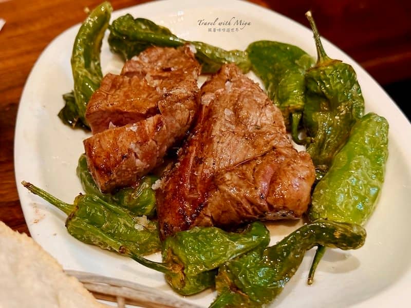 Mesón del Champiñón 牛排和帕德隆青椒 ( Padrón )