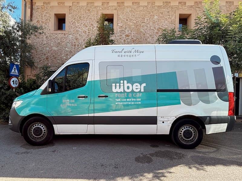 西班牙馬略卡島 Wiber 機場與取車點接駁車