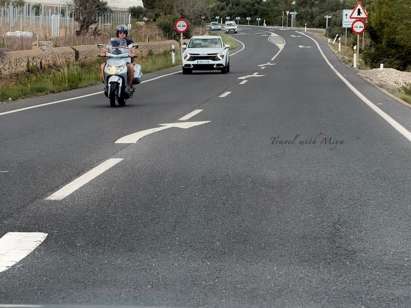 西班牙自駕道路的歸道標示