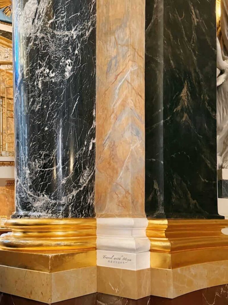 馬德里王宮皇家禮拜堂使用「Scagliola」特殊灰泥技法